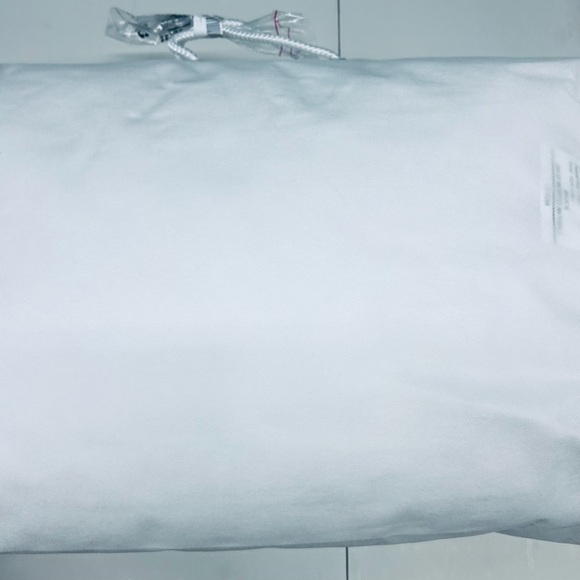 NWOT QUINCE Premium Down Alternative Pillow Soft Standard 4044 - Picture 8 of 11